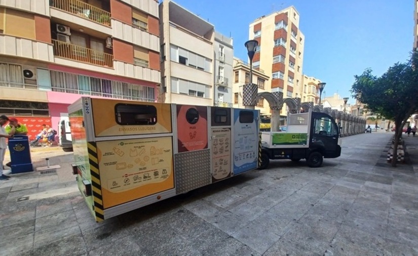 Vila-real moderniza la recogida de residuos con islas móviles compactas de contenedores