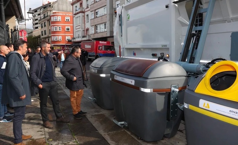 Vilagarcía de Arousa comienza el despliegue de nuevos contenedores de carga lateral en las zonas urbanas