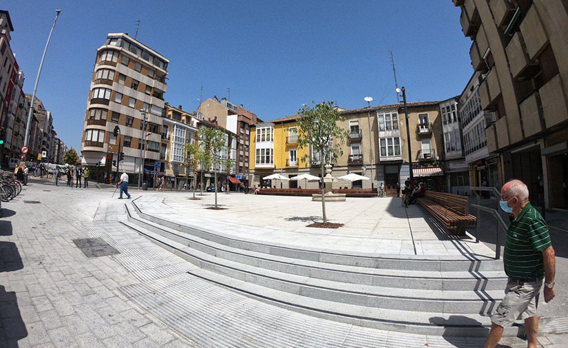 Vitoria-Gasteiz inaugura la nueva plaza del Hospital, más moderna y accesible