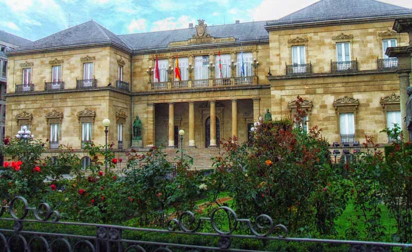 Vitoria proyecta renaturalizar la calle Los Herrán para transformar ese eje en un gran bulevar más peatonal y verde