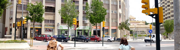Málaga renueva los semáforos de la ciudad para mejorar la seguridad en los pasos de peatones
