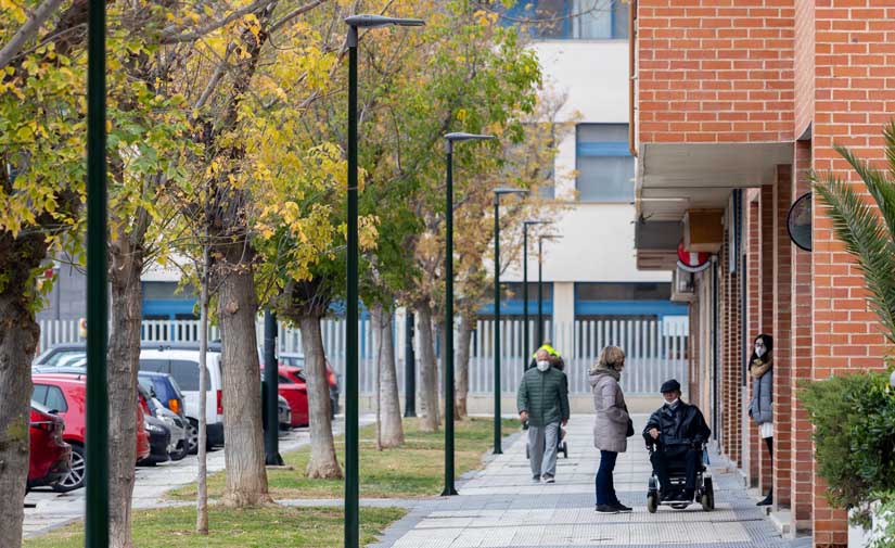 Zaragoza estrena alumbrado para mejorar la seguridad en las calles Rosalía de Castro y García Galdeano