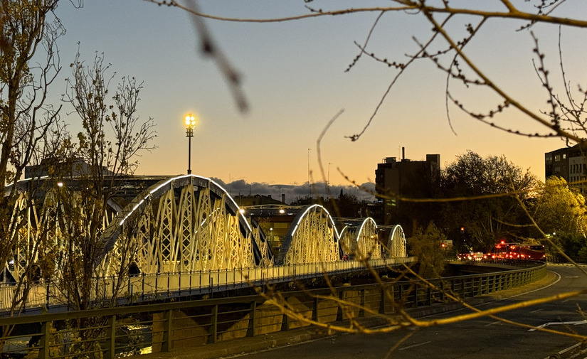 Zaragoza logra un ahorro energético del 81% con la nueva iluminación del Puente de Hierro