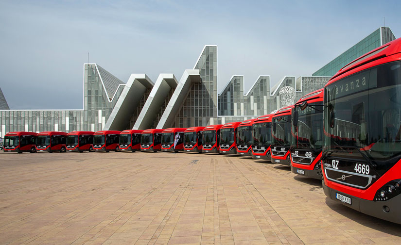 Zaragoza presenta 17 nuevos autobuses híbridos y aprueba la adquisición de 4 eléctricos