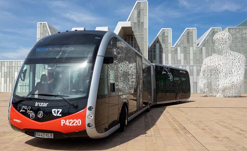 Zaragoza presenta el ie tram, el modelo de bus eléctrico que recorrerá sus calles a partir de finales del año próximo