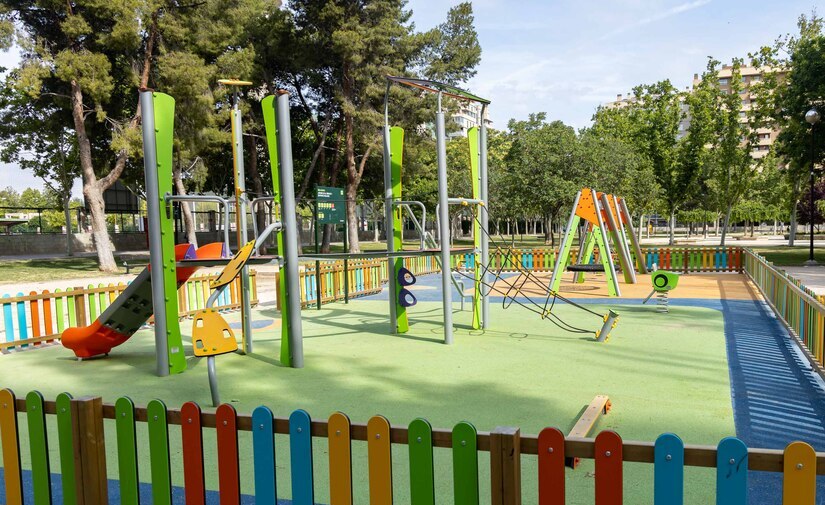 Zaragoza refuerza su red de parques infantiles con 15 nuevas áreas de juego