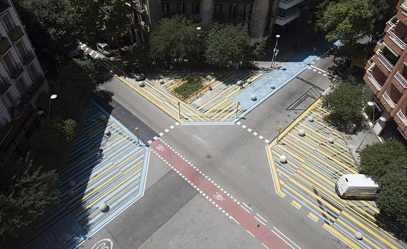 Hirviendo la rana. Urbanismo táctico y supermanzanas de un modelo en transición