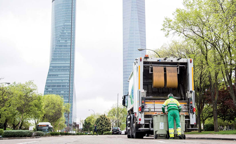 La recogida de residuos en la zona oeste de la ciudad de Madrid