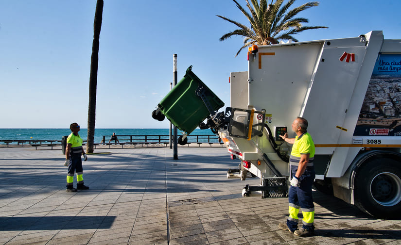 Servicios urbanos en temporada alta: la ciudad que se ensucia por calendario